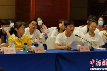 《在希望的田野上》网络热播乡村振兴题材剧正成热点